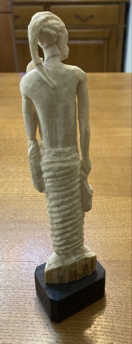 Escultura Africana em material nobre