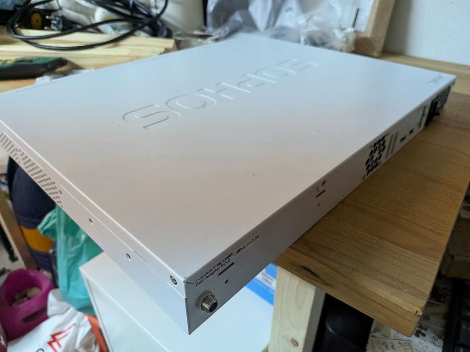 Sophos XG 210 – Firewall Rack 1U / 8GB DDR4 / SSD / pfSense / OPNsense