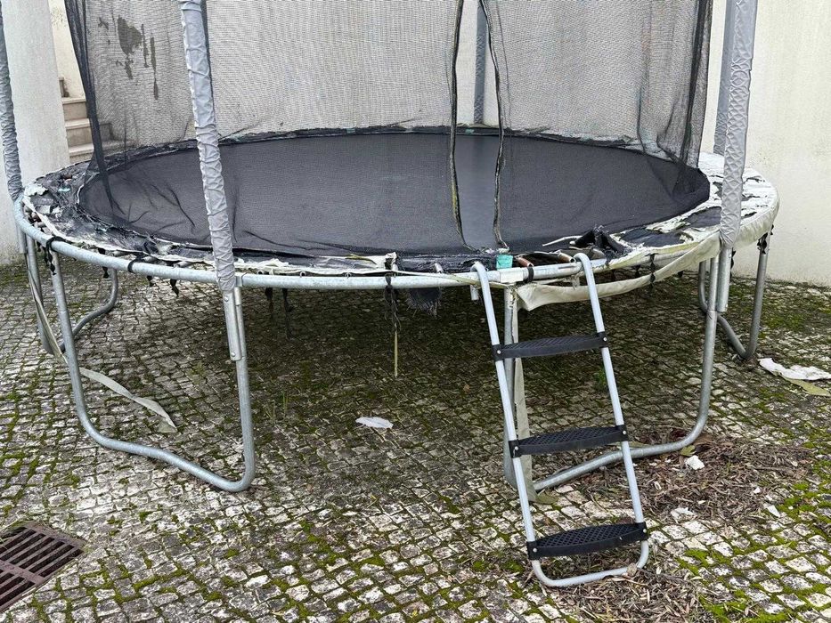 Trampolim com rede protecção