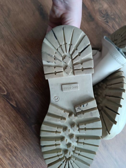 Kozaki damskie Gino Rossi na płaskiej podeszwie