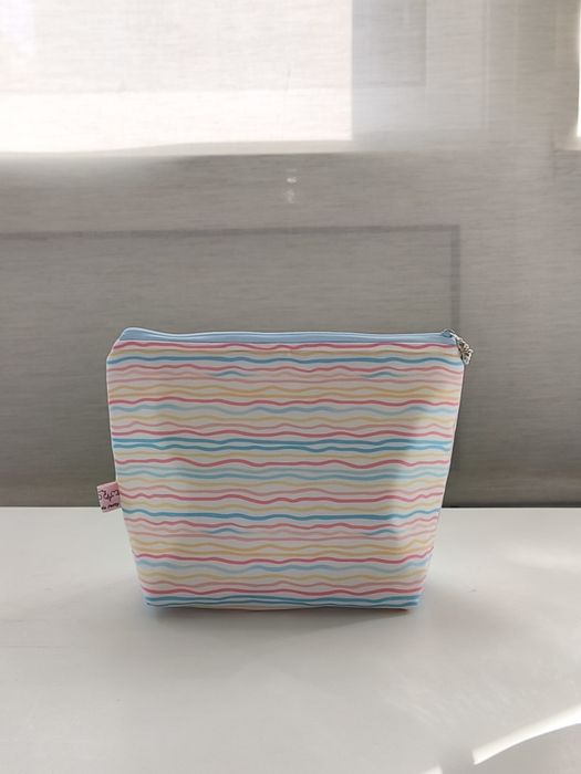 Necessaire feita à mão