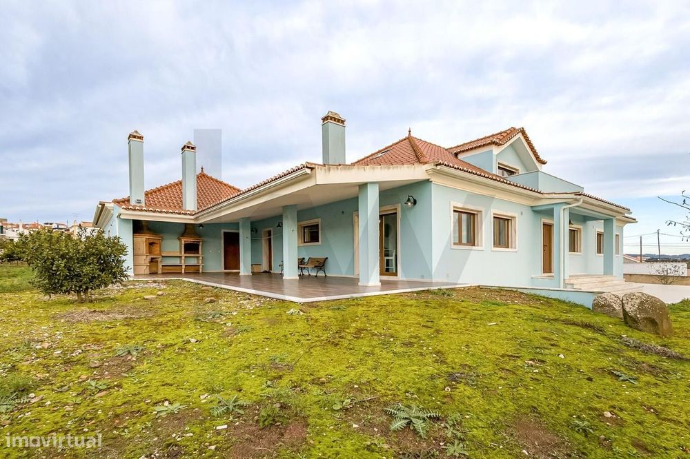 Onde o Campo abraça o Mar: Moradia Térrea de Charme, 3.480 m2 na Terru