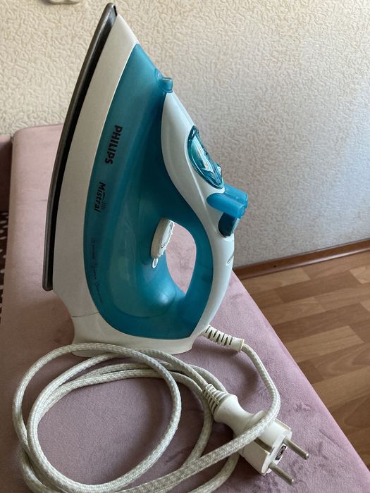 Продам утюг б/у в хорошем состоянии