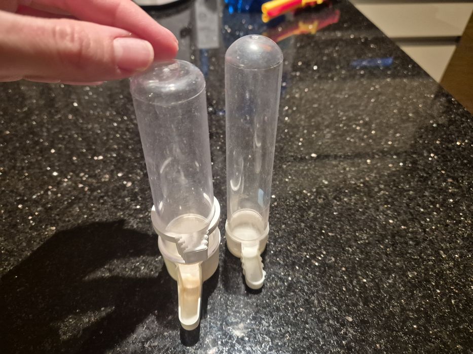 Poidełka dla papug 2szt. Pojemniki na wodę dozownik