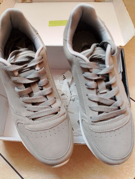 Nowe damskie buty