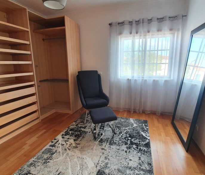 Moradia T4 com piscina e jardim para arrendar – Atalaia, Montijo