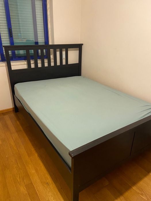 Cama escura IKEA