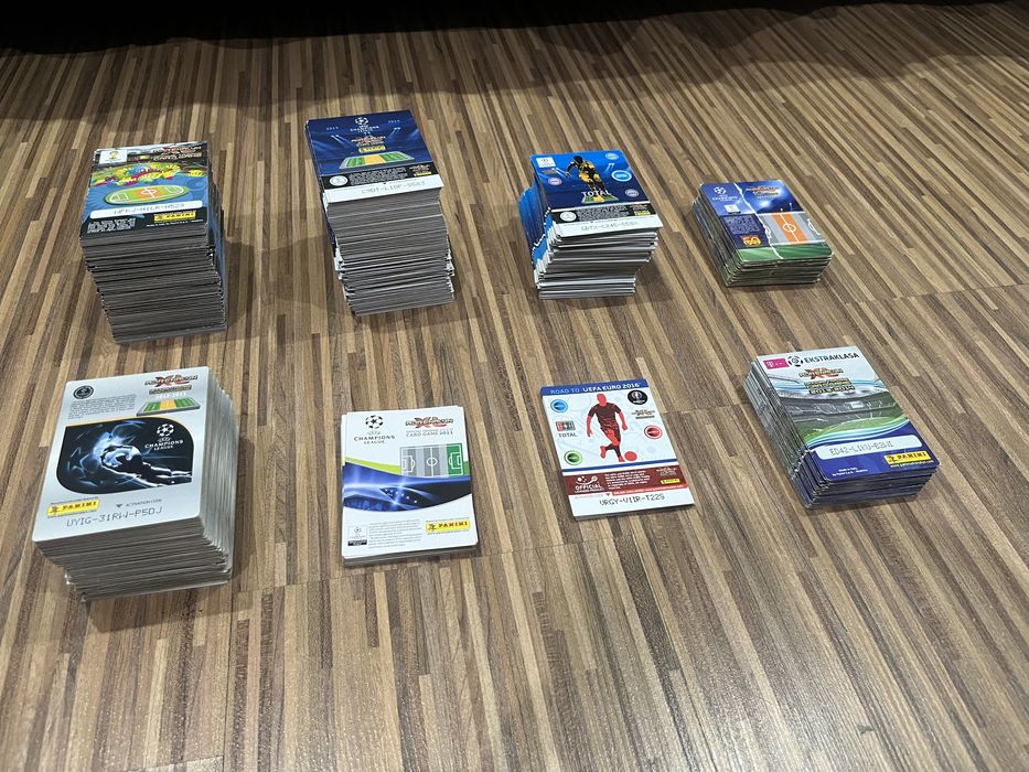 Karty piłkarskie z wielu edycji