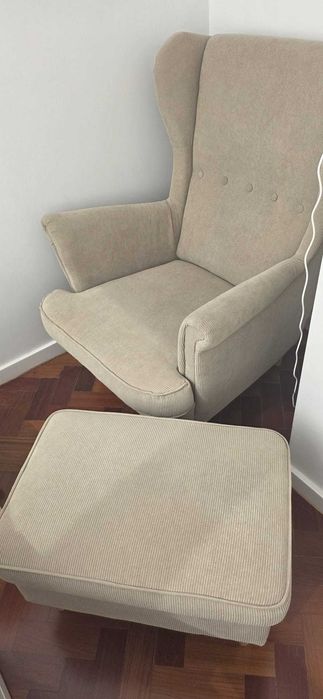 Poltrona e repousa-pés - IKEA STRANDMON