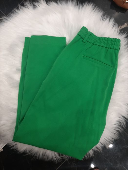 Spodnie eleganckie zielone garniturowe casual basic do pracy proste do