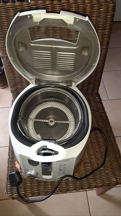 Fritadeira sem óleo marca DeLonghi