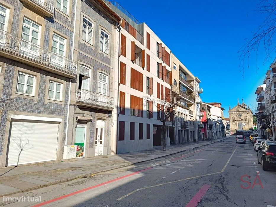 Loja com 19m2 localizada num prédio recente e moderno, em S. Vítor ...