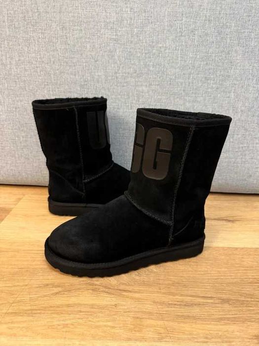 UGG Classic Short Ugg Rubber Logo 39 śniegowce damskie botki zimowe