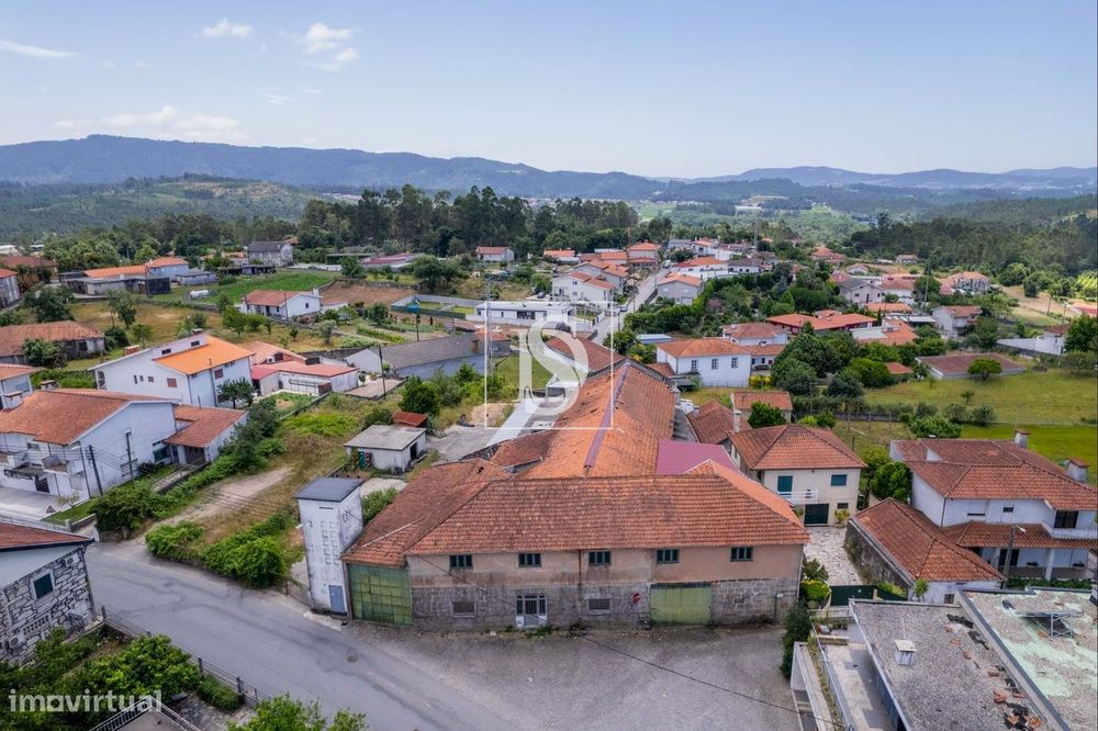 Pavilhão c/ cerca de 1000 m² de área coberta e licenciado para indústr