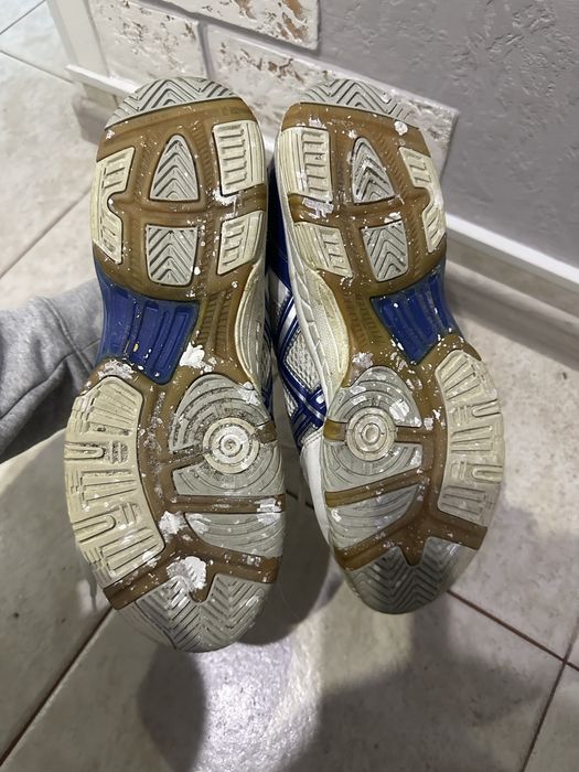 Продам кроссовки asics