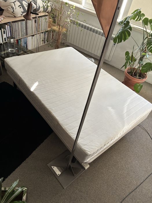 Estrado com 6 pés + colchão Ikea Mauranger 140x200