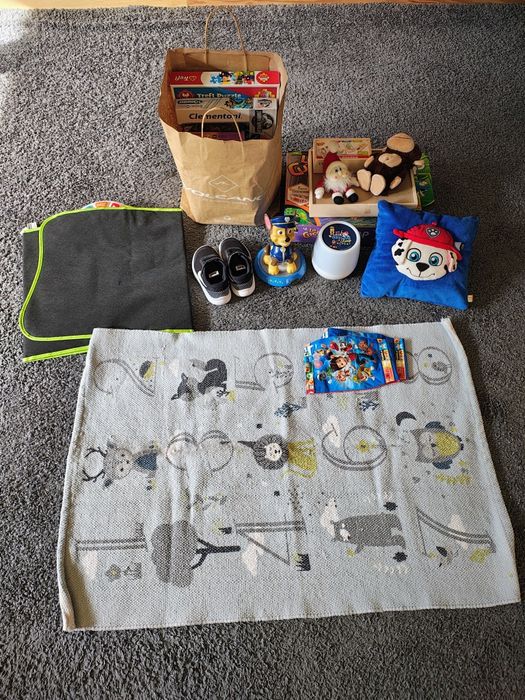 Pakiet / zabawki / puzzle / gry planszowe / lampki