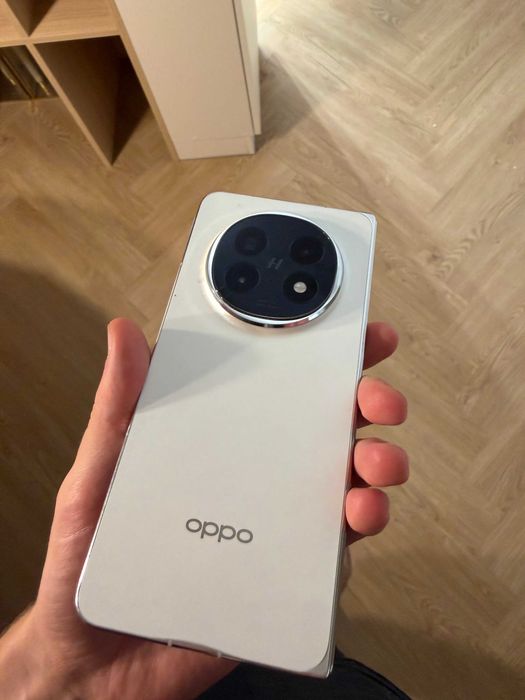 OPPO Find N5 Misty White 512GB Global OPPO Find N5 White 16GB