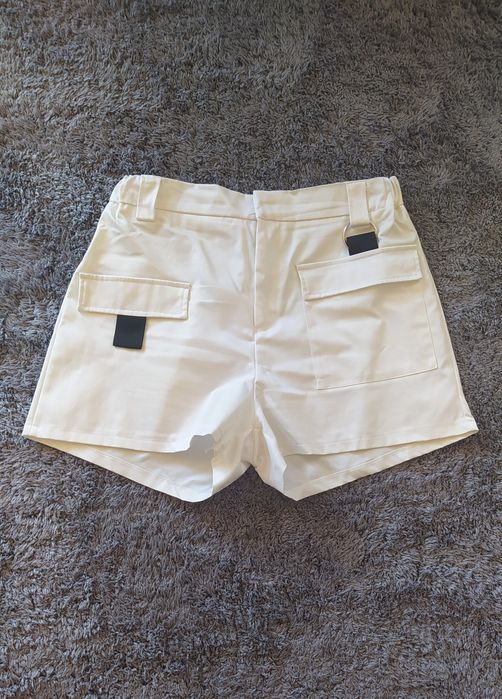 Białe spodenki firmy Cropp 42