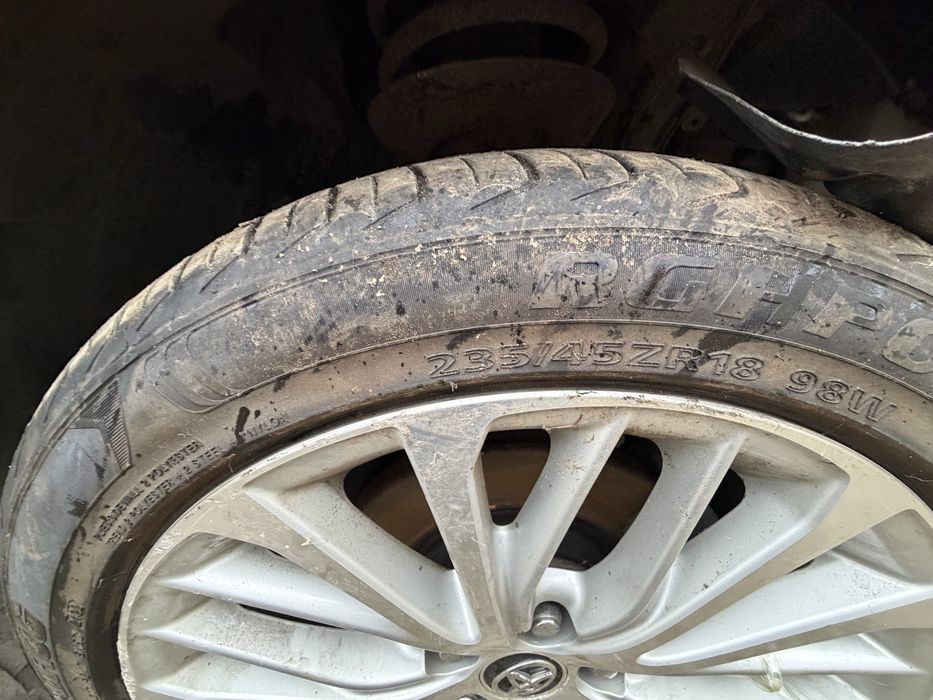 Оригинальные диски с резиной 235.45.18 toyota camry 70