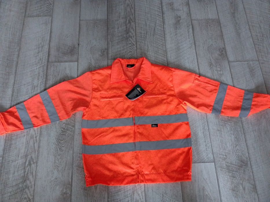 Продам новую куртку морскую,рабочую.Размер L.