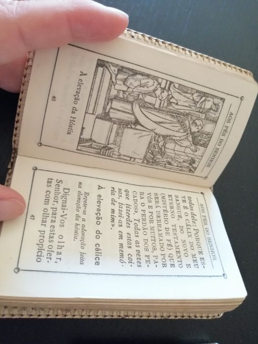 Livro de Missa de 1957 c capa entrançada e Oráculo de Nascimento de 71