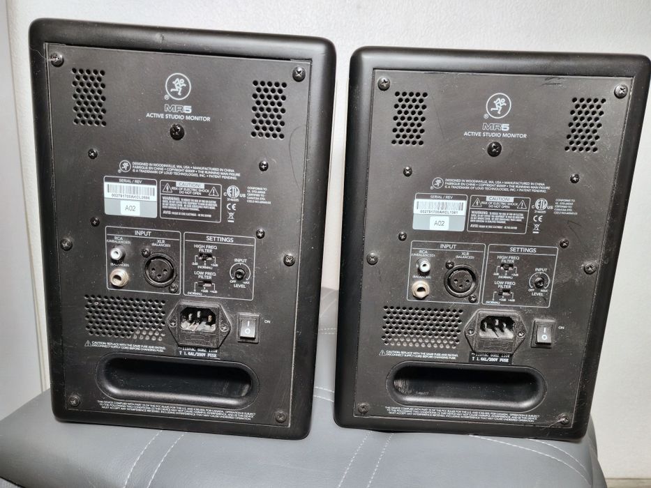 Продам студійні монітори Mackie MR5 5" (пара) + студійна звукова карта