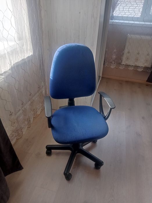 Продам стілець офісний