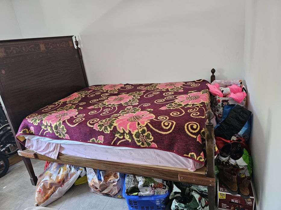Cama de casal para desocupar