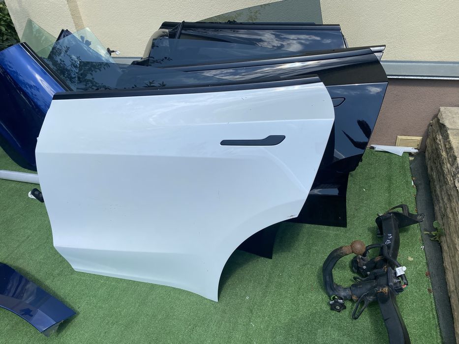 Двері tesla model 3 , model Y