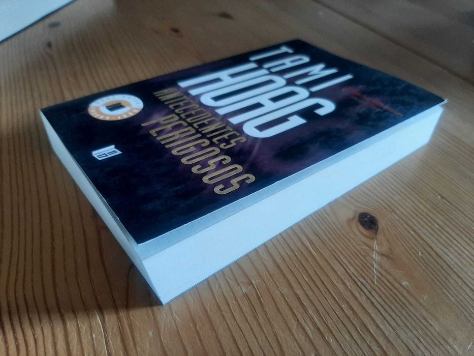 Dangerous Backgrounds by Tami Hoag
