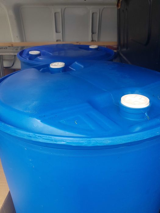 Beczki plastikowe dwa korki