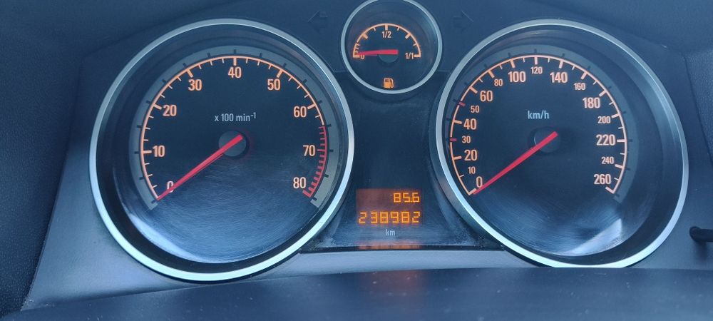 Opel astra h 1,6 2004 рік
