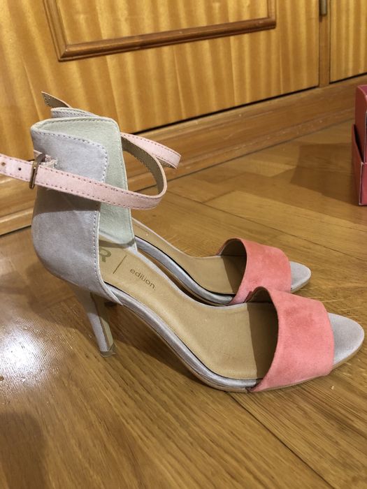 Sandálias cor pêssego