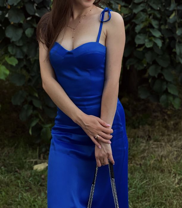 Сукня сатинова міді