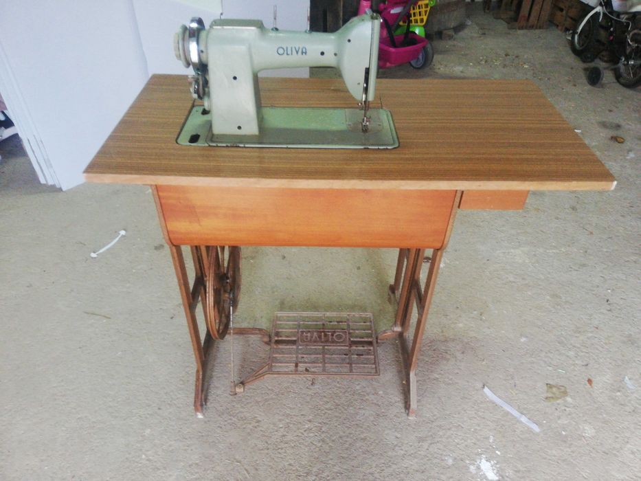 Vendo maquina costura Oliva CL45