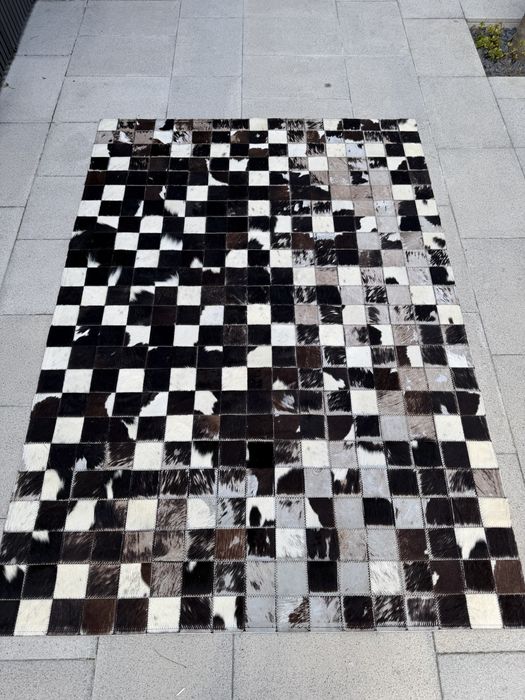 Tapete Pele de Vaca Verdadeiro - IKEA KORNUM 170x240 – Couro Natural (Patchwork) | Peça de Design