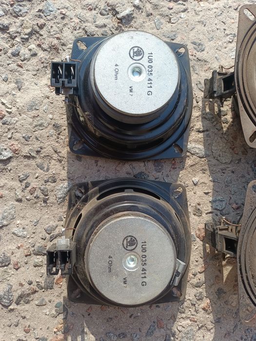 Динамики в багажник универсал Skoda Octavia Tour A4