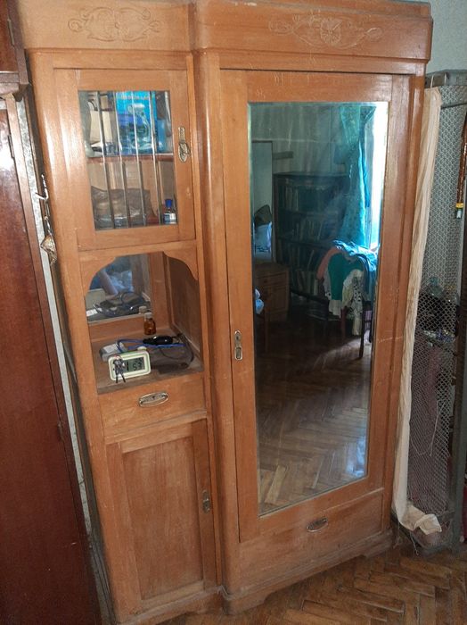Старинный шкаф не дорого
