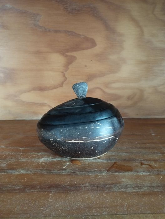 Caixa Antiga - Côco Esculpido