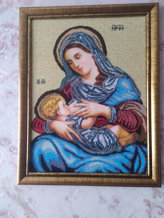 Вишивка чеським бісером.