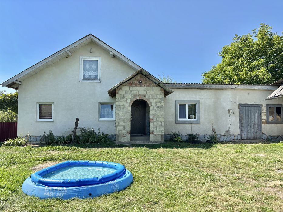 Продається будинок 110м.кв. Ділянка 9 соток. Тисменичани. Школа. Садок. Газ. Світло. Вода
