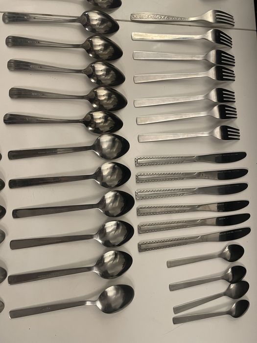 Sztućce Różne Niekompletne