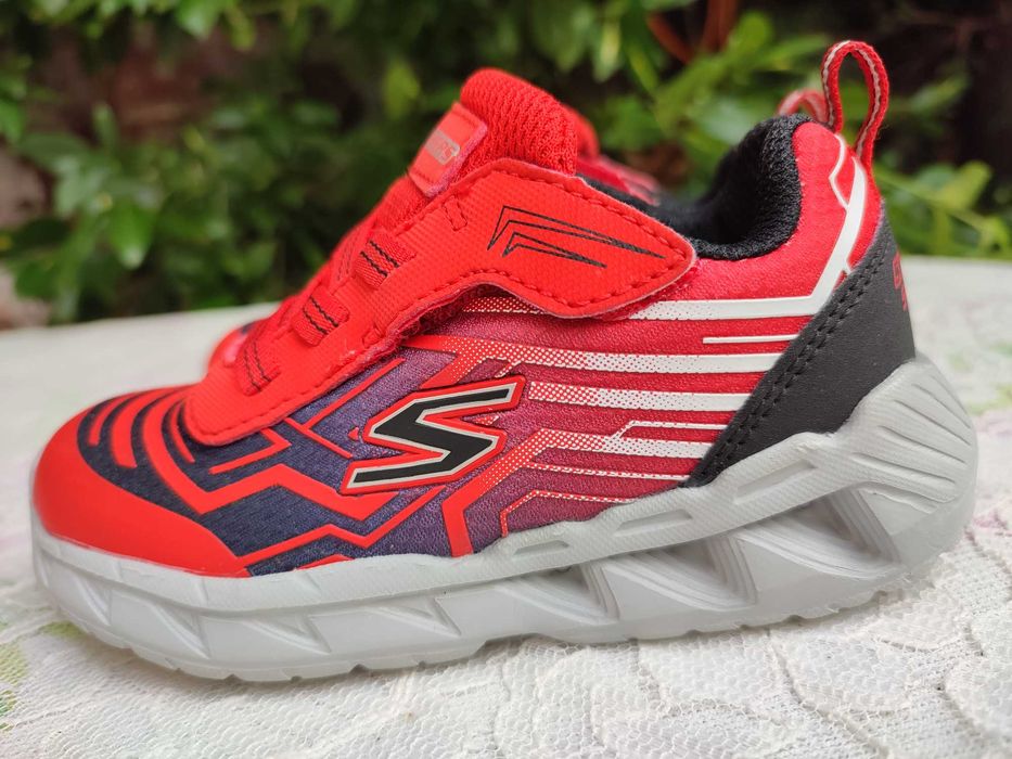 Buty sneakersy dziecięce SKECHERS Maver S-Lights r.24 - jak nowe.