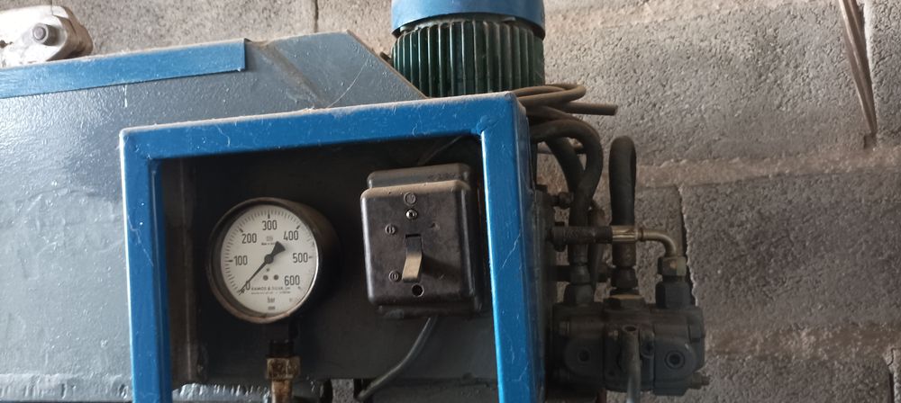 EQUIPAMENTOS DE OFICINA / Metalomecânica