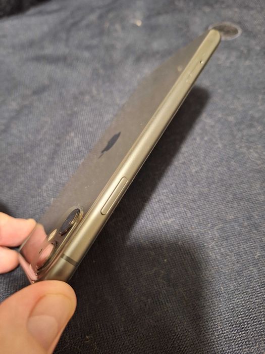 iPhone 11 64 gb акб 83%