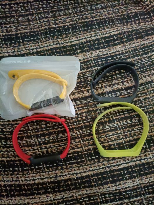 4 Pulseiras Xiaomi Mi Band 5 + Cabo de Carregamento