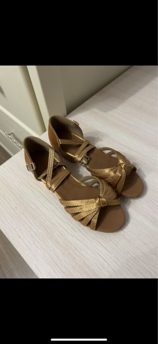 Нові туфельки для бальних танців