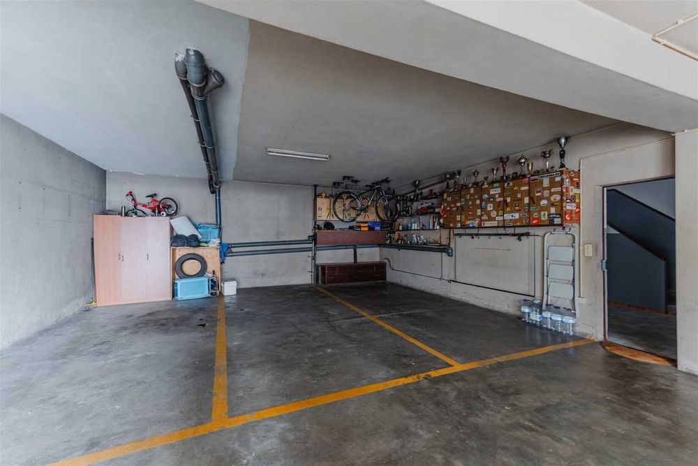 Lugar de Garagem com Portão Automático - Guimarota, Leiria