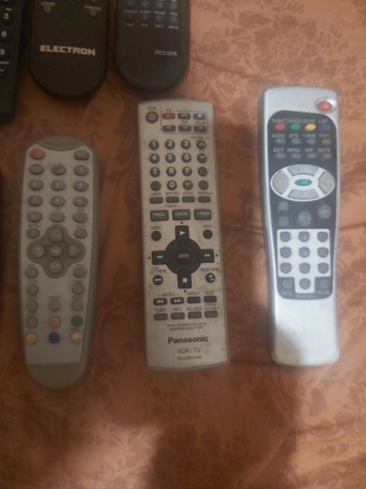 Продам  пульты к телевизору.